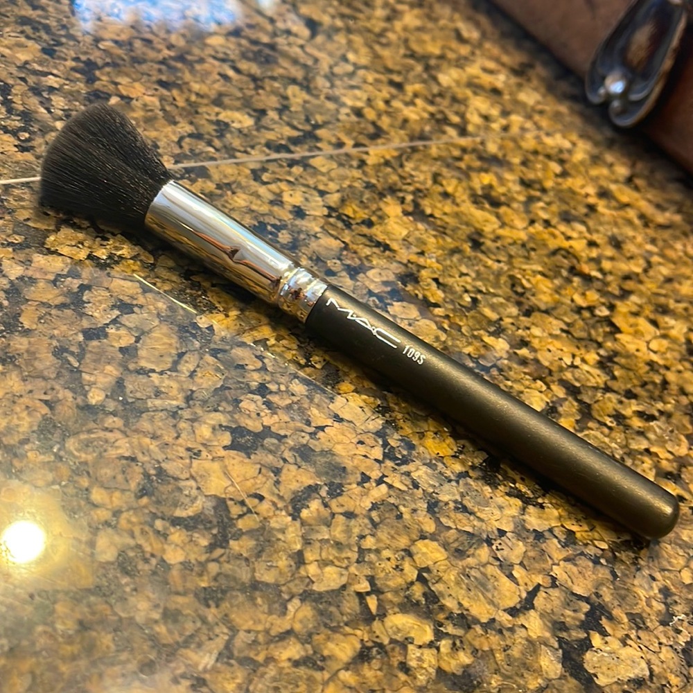 New!! 109 MAC SMALL CONTOUR BRUSH